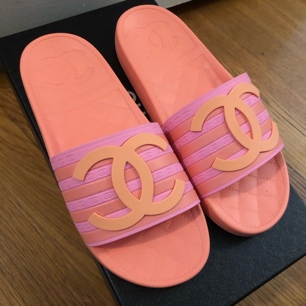 CHANEL pool slide coral/pink size 8